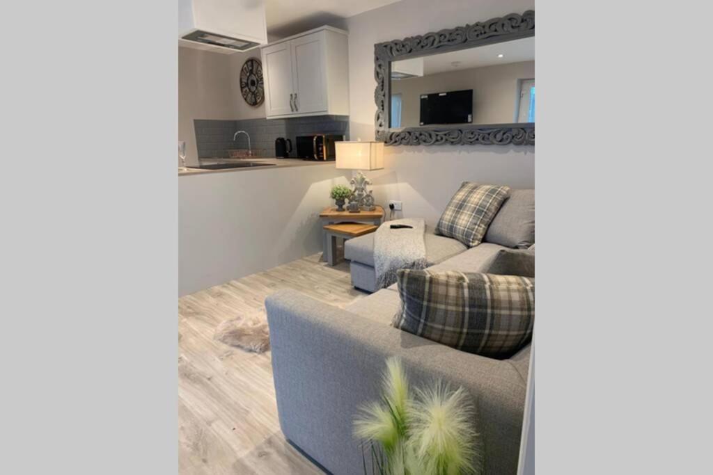 Luxury Five Star Cottage One Tantobie Екстериор снимка