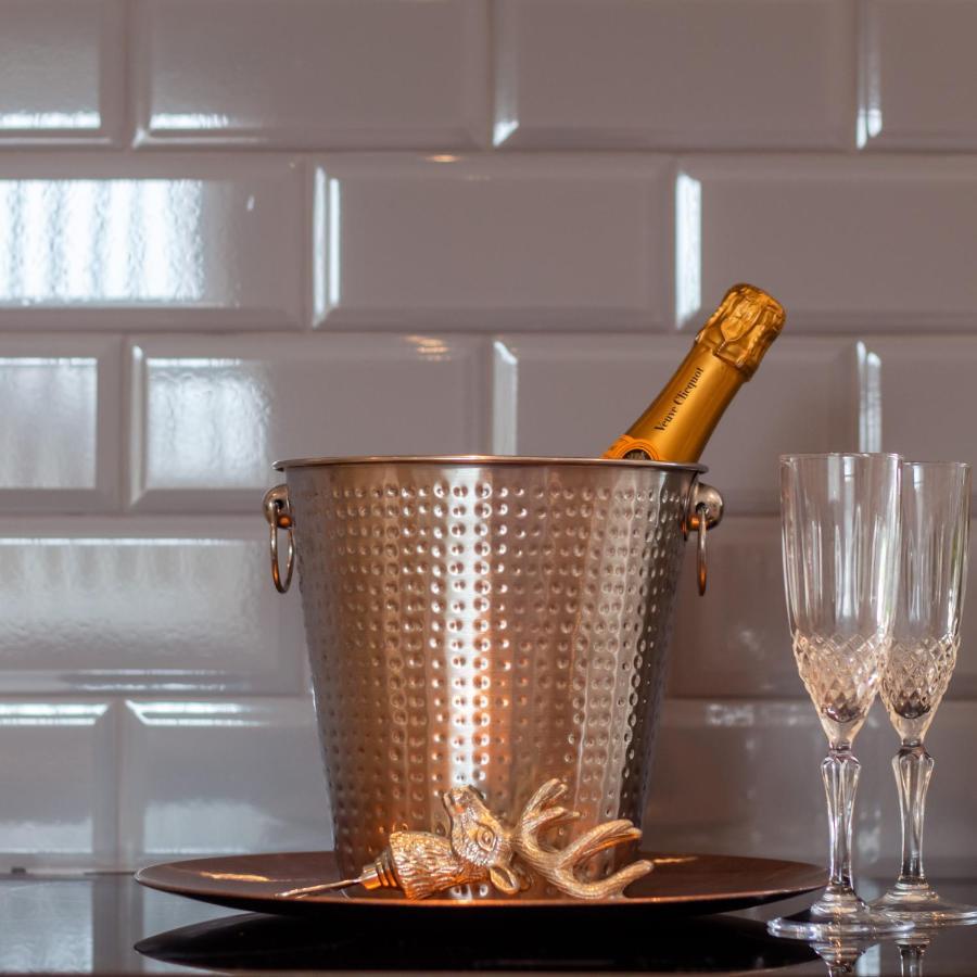 Luxury Five Star Cottage One Tantobie Екстериор снимка